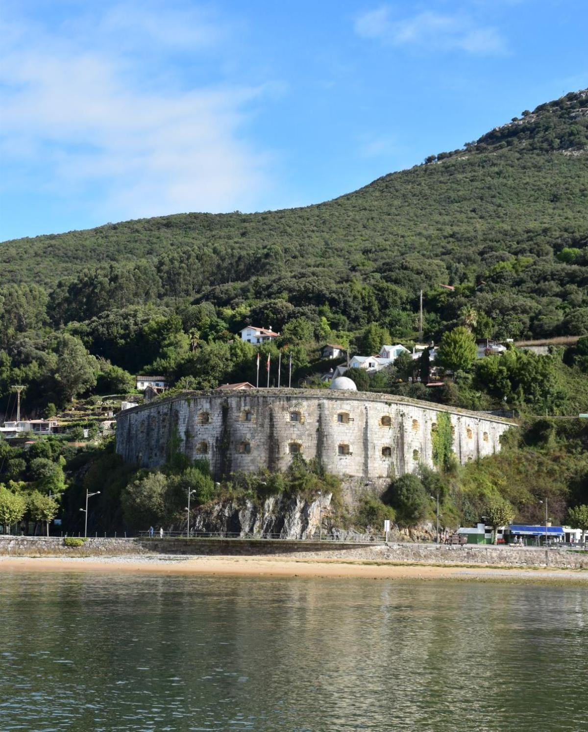 Apartamentos Tierra Y Arte Santoña Buitenkant foto